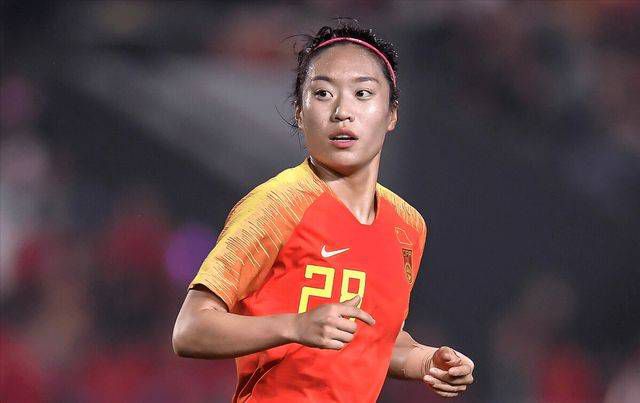 黑丝美女被x